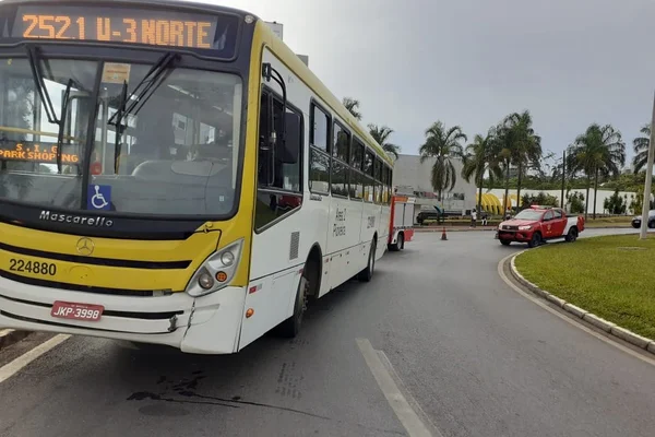 Manhã de acidentes: ônibus atropela gari na W3 Norte