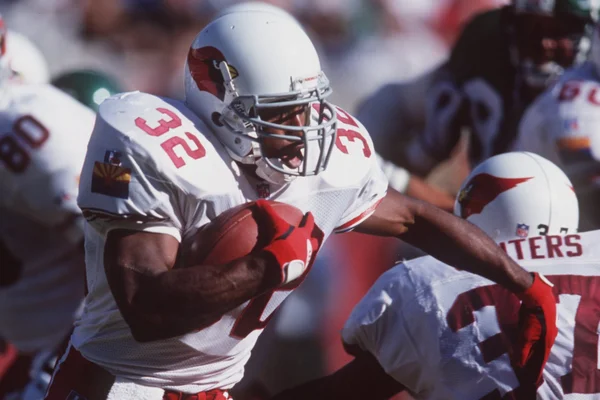 Foto colorida de Leshon Johnson, ex-jogador da NFL - Metrópoles