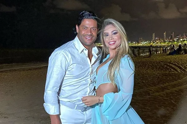 Hulk volta ao Brasil ao lado da nova namorada para visitar filhos