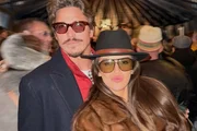 Romulo Arantes Neto e Mari Saad posam durante evento Romulo Arantes Neto e Mari Saad posam durante evento