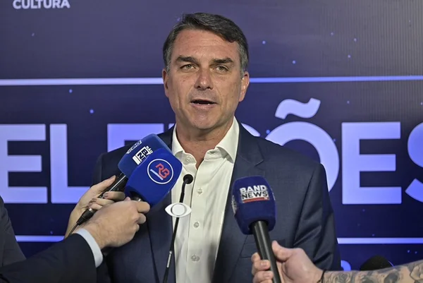 Segurança: Flávio promete “leis mais duras” para combater a marginalidade