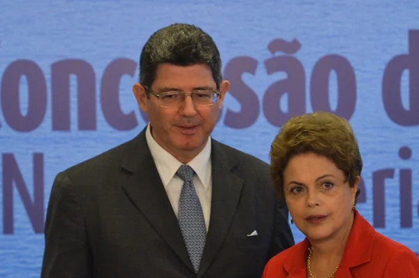 Dilma reage às pressões de Lula e do PT e afirma que Levy fica na Fazenda