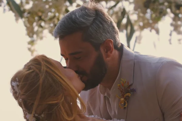 Joelma nega romance com fazendeiro e diz que está há três anos sem beijar