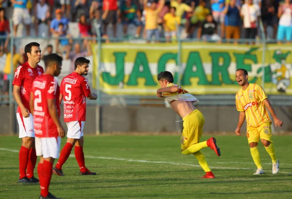 Brasiliense vence Sergipe por 2×1 e joga por empate no próximo sábado