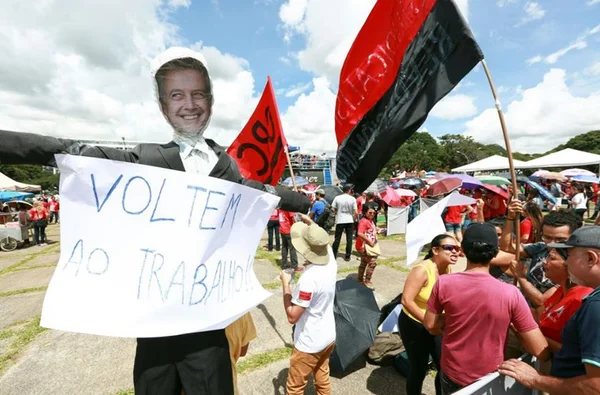 Professores decidem manter greve. São 23 dias sem aula no DF