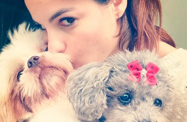 Sthefany Brito e cachorrinhos