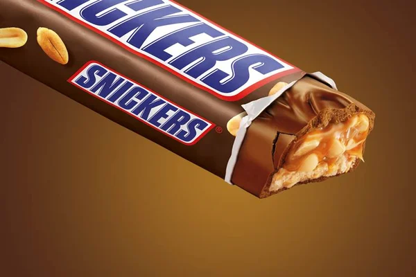 Snickers cria campanha machista (de novo) e irrita internautas