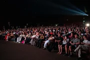 Julia Lemmertz se emociona ao receber homenagem no Festival de Brasília - imagem 6 Julia Lemmertz se emociona ao receber homenagem no Festival de Brasília - imagem 6