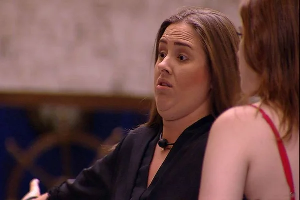 Após rejeição recorde no BBB18, Patrícia bate boca na internet