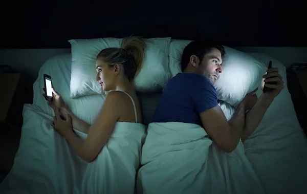 Falta pouca vergonha: entenda por que os jovens fazem pouco sexo