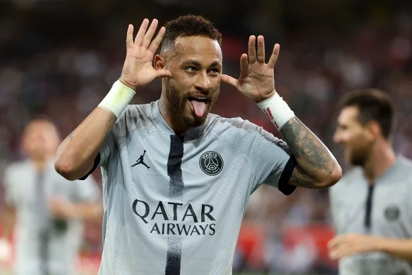 Em ritmo de Copa, Neymar começa a temporada desequilibrando para o PSG