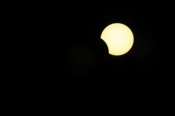 Observatório transmite eclipse solar total nesta terça; acompanhe