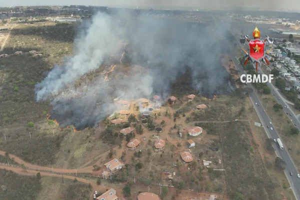 Incêndio em ocas indígenas destrói área equivalente a 40 campos de futebol - destaque galeria Incêndio em ocas indígenas destrói área equivalente a 40 campos de futebol - destaque galeria