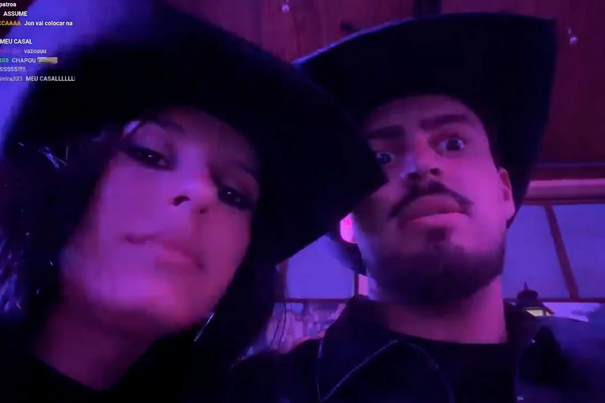 Ana Castela e Jon Vlogs fazem transmissão ao vivo juntos Ana Castela e Jon Vlogs fazem transmissão ao vivo juntos