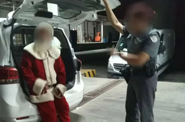 Papai Noel suspeito de mostrar vídeo pornô a meninas é liberado