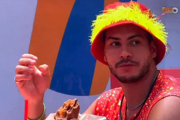 BBB22: Arthur exagera em ação do “Méqui” e web convoca Maíra Cardi