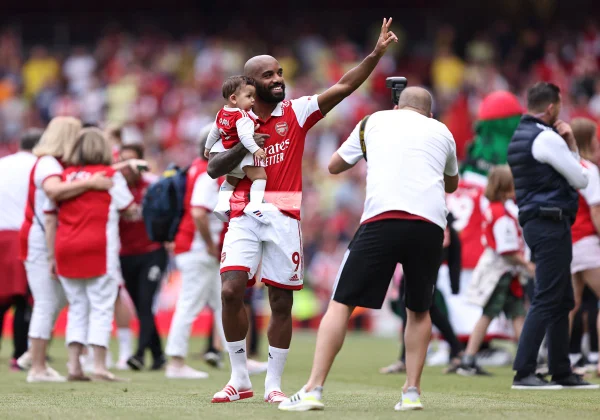 Arsenal se despede de Lacazette e dá mais um passo por Gabriel Jesus