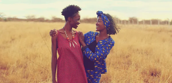 Projeto “L’Afrikana” ajuda a mudar a vida de refugiados no Quênia por meio da moda