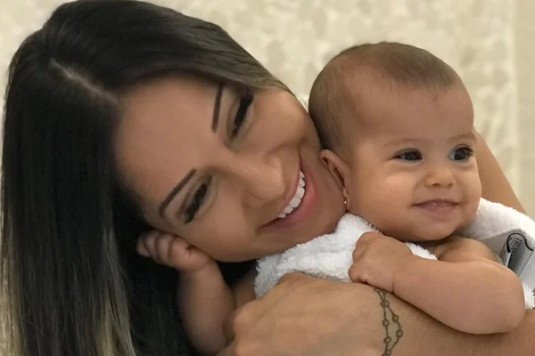 Mayra Cardi relata tentativa de sequestro durante passeio com a filha
