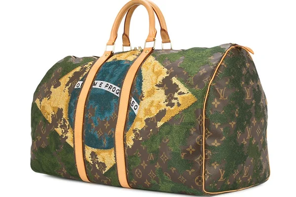 Designer da Jay Ahr recria e borda coleção de malas da Louis Vuitton