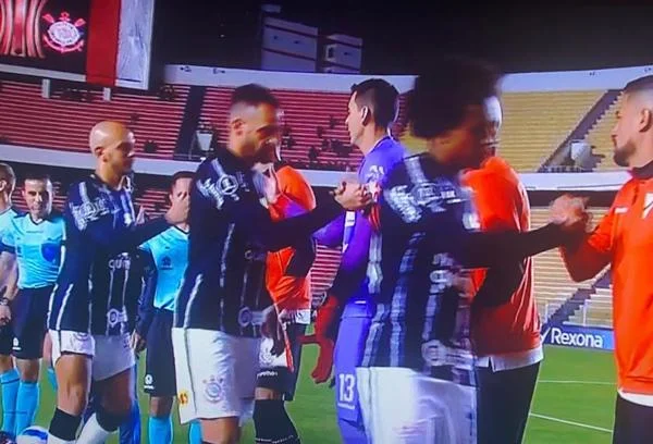 Os efeitos da altitude de La Paz atingiram até a Fiel Torcida