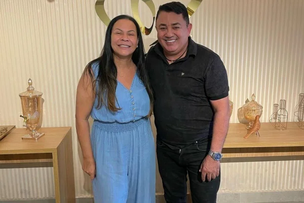 Mãe de Marília e pai de Cristiano Araújo se encontram. Entenda