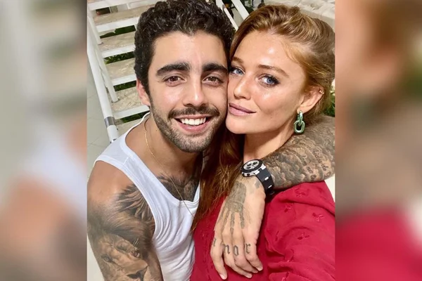 Pedro Scooby e Cintia Dicker. Ela tem cabelos ruivos e ele tem barba e cabelos pretos- Metrópoles