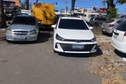 Agentes identificaram dois carros suspeitos estacionados próximo ao endereço das vítimas