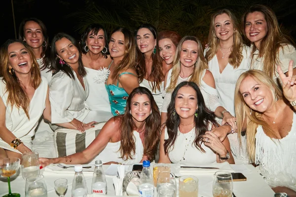 Grupo de amigas Divas faz confraternização de Natal no Copa Café