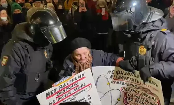 Yelena Osipova, sobrevivente do Holocausto, é presa em São Petesburgo após se manifestar contra a invasão russa na Ucrânia - metrópoles