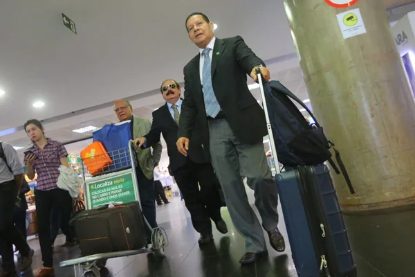 Vice de Bolsonaro viajou em avião de empresário e não declarou ao TSE