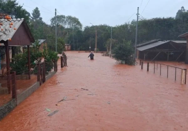 Chuvas de 200 mm causam estragos no RS e escolas têm aulas suspensas