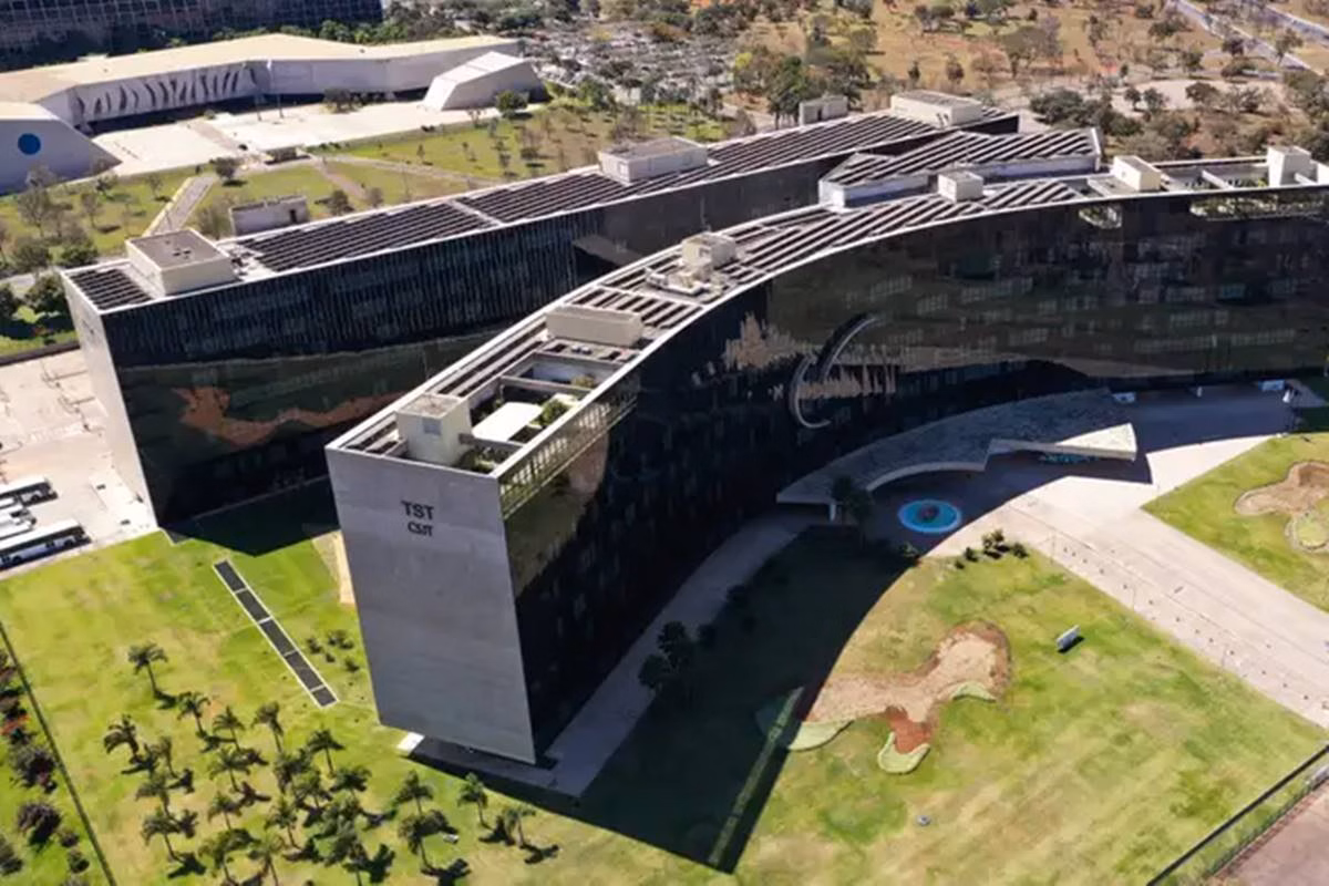 Foto colorida do Edifício-sede do Tribunal Superior do Trabalho (TST) - Metrópoles