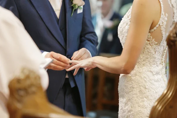 Imagem conceitual de casamento. Pela 1ª vez, menos de 50% das mulheres adotam sobrenome do marido em SP. - Metrópoles