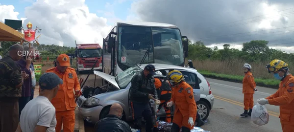 Bombeiros socorrem vítima