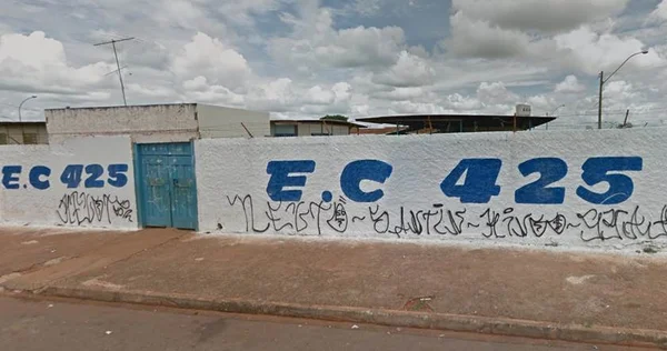 Parte do telhado de escola de Samambaia desaba e fere aluna de 4 anos