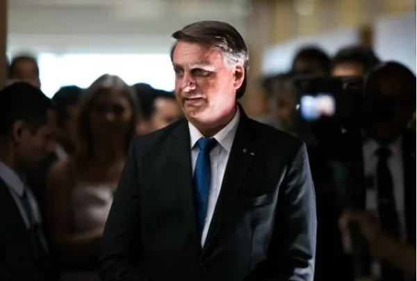Jair Bolsonaro, presidente do Brasil. Ele tem cabelos curtos, grisalhos e tem a pele clara -metrópoles