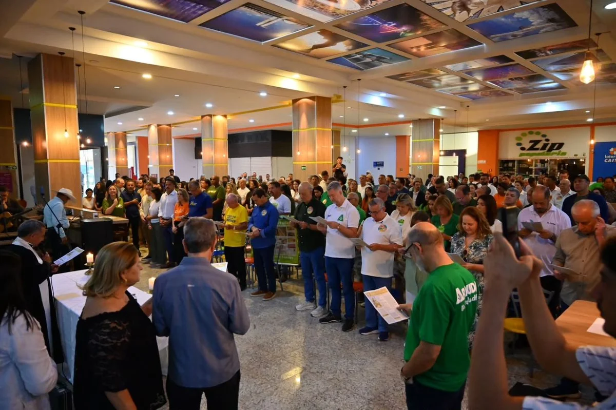 Arruda participou de missa no comitê de campanha Arruda participou de missa no comitê de campanha