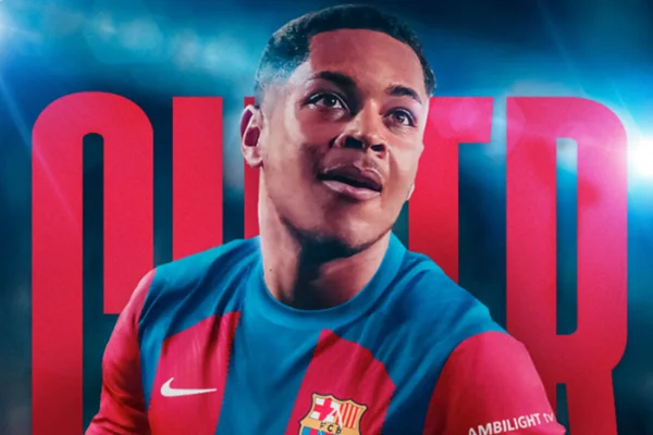 Barcelona anuncia Vitor Roque como reforço; contrato vai até 2031