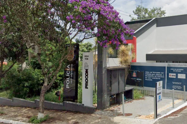 Bebê chegou à unidade de saúde apresentando inchaço na cabeça, marcas de mordidas e lesões pelo corpo, quadro levantou suspeita maus-tratos - Metrópoles