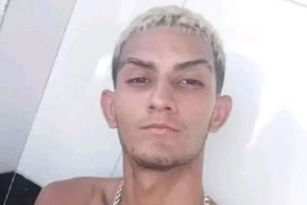 Falta gasolina durante socorro a jovem baleado e vítima não resiste