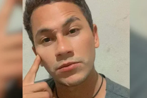 Imagem de Indigena morto em Sanata Catarina olhando para a câmera