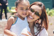 Bruna Biancardi posa com Mavie na piscina Bruna Biancardi posa com Mavie na piscina