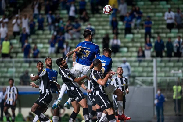 Cruzeiro pressiona, mas fica no 0 x 0 com o Botafogo na Série B