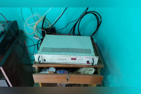 equipamento de rádio pirata