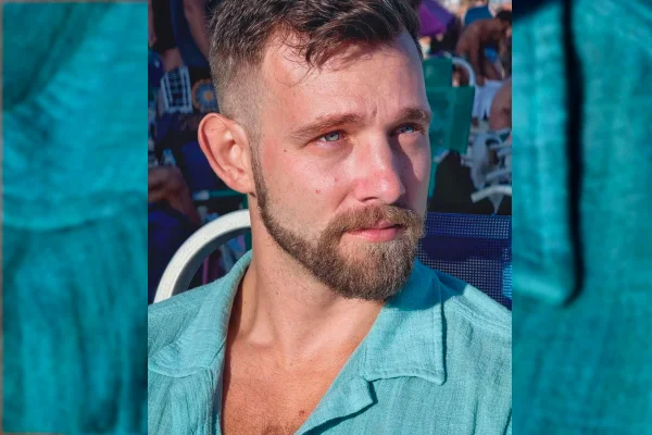 O influenciador canadense Cameron Golinsky, de 35 anos, relatou ter sido vítima do golpe “Boa Noite, Cinderela”em Ipanema, na Zona Sul do Rio de Janeiro, no último dia 26 de outubro - Metrópoles