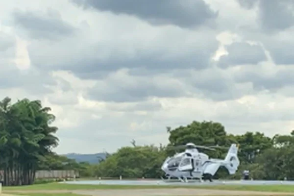 Imagem colorida de helicóptero de Lula no Planalto - Metrópoles