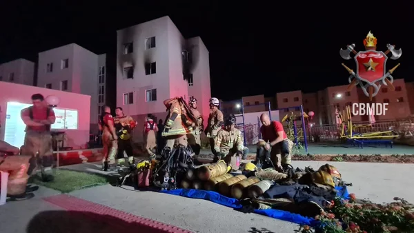 Apartamento pega fogo