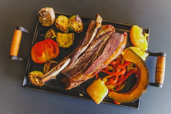 Box 24 celebra a cultura de boteco na Quituart com muita costela