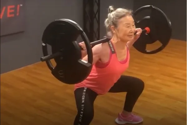 Tekymeka, treinadora de ginástica mais velha do Japão